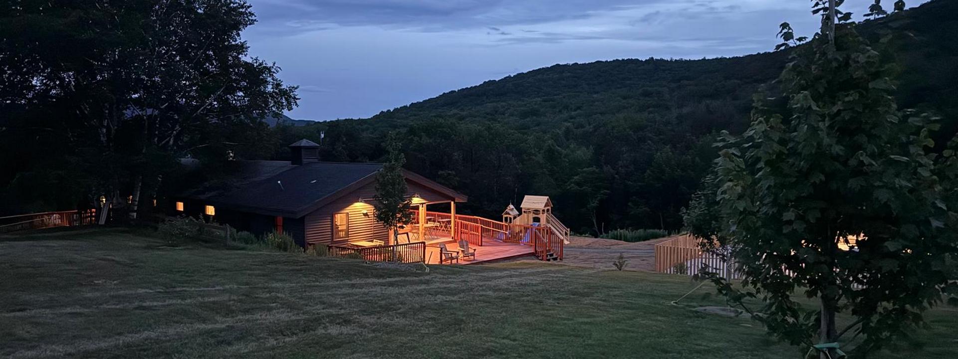 Campez confortablement à Huttopia Berkshires au pied du Jiminy Peak