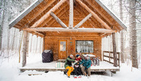 Chalet en hiver dans les Laurentides, Huttopia Canada