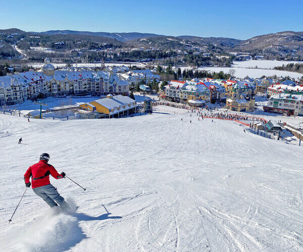 Skier à la station du Mont-Tremblant au Québec